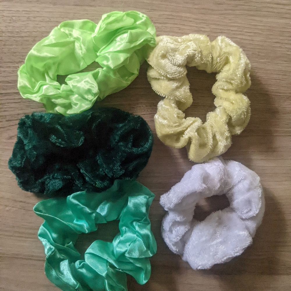 Green scrunchie set!